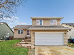 2633 Whispering Ridge Dr, Des Moines, IA 50320