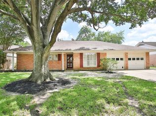9627 Meadowland Dr, Houston, TX 77063