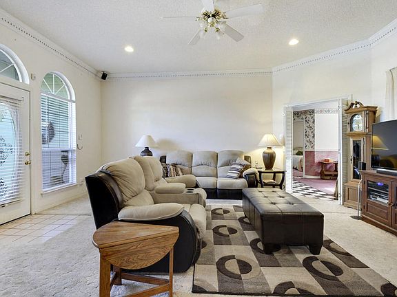 3rd image of 9717 Iroquois Dr