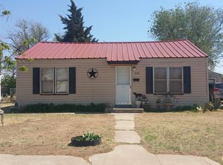 1006 10th St, Levelland, TX 79336
