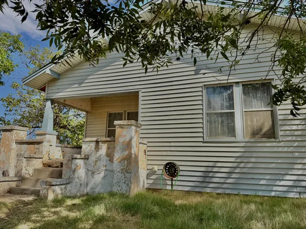305 Wheeler Ave, Mobeetie, TX 79061