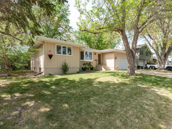 1906 N 20th St, Bismarck, ND 58501
