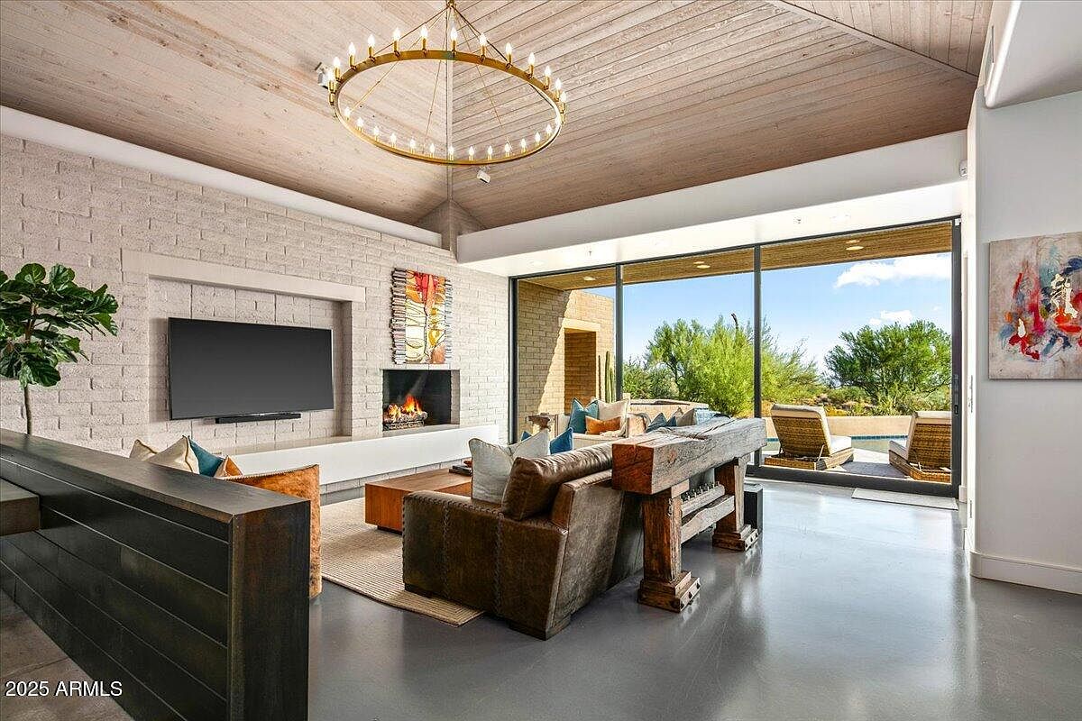 10791 E Graythorn Dr