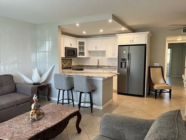 11 Cambridge E #11 — Photo 3