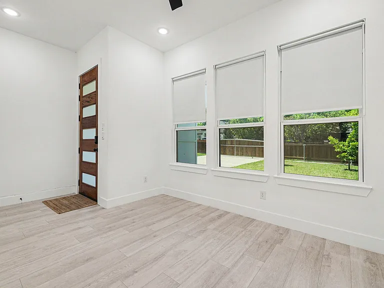 2742 Marjorie Ave — Photo 6