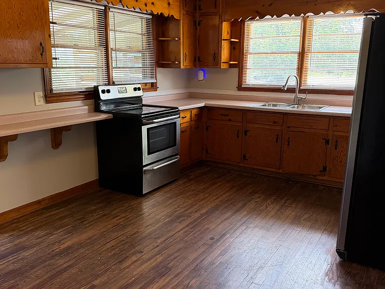 2099 Pleasant Valley Rd — Photo 8