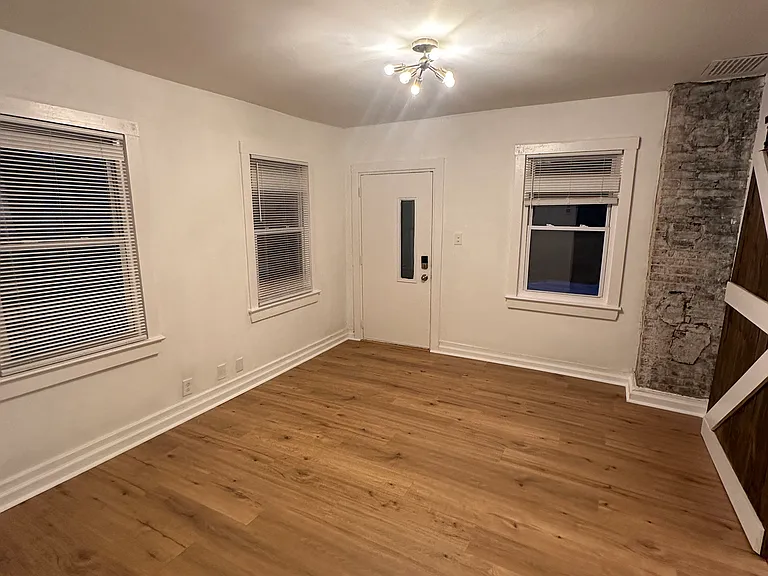 3912 Whitman Ave — Photo 2