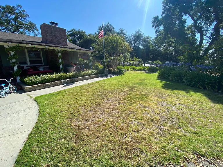 1301 Mariposa Dr — Photo 3