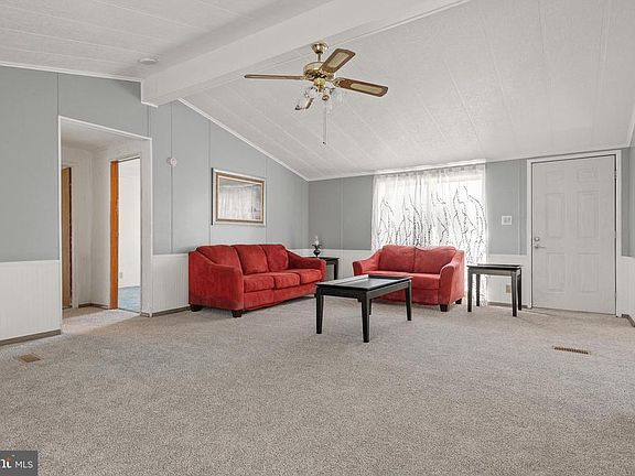 4th image of 11 Boxwood Blvd