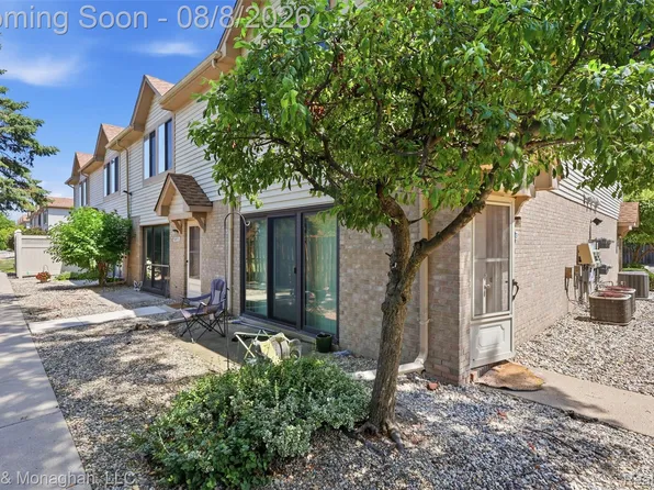38571 Wellington Dr, Clinton Township, MI 48036