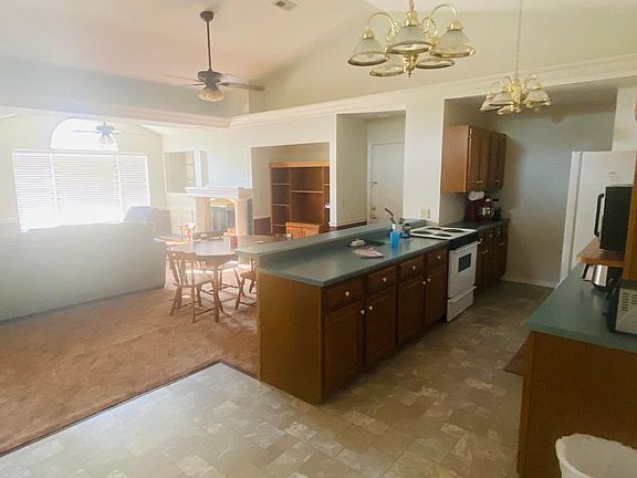 3rd image of 823 S Greenwood Dr