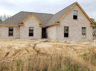 305 Rocky Creek Dr, Senatobia, MS 38668