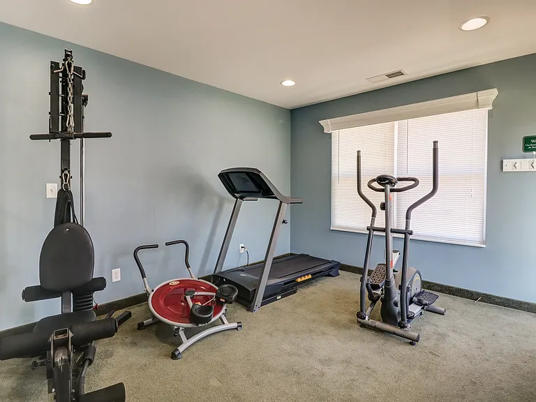 Diamond Valley Apartments — Photo 7