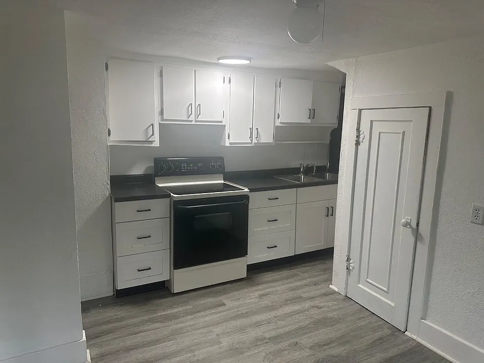 32 Territorial Rd E #2-apt 1