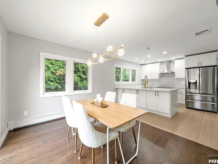 41 Monument Pl — Photo 6