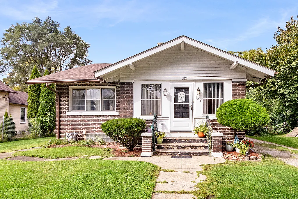 107 Baker Ave photo 1