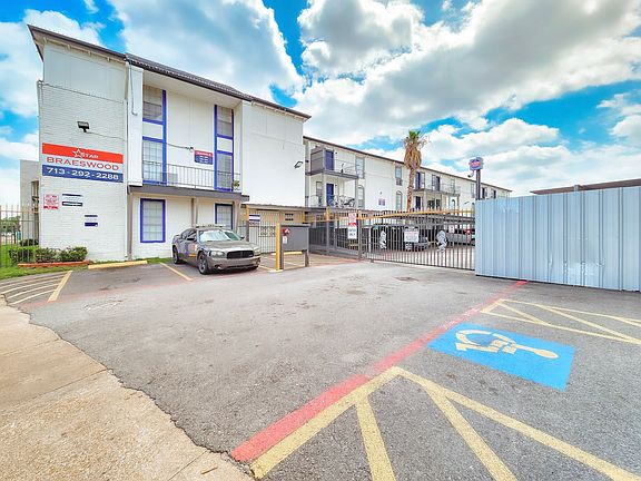 4th image of 4055 S Braeswood Blvd #2B-2Ba-1036Sqft