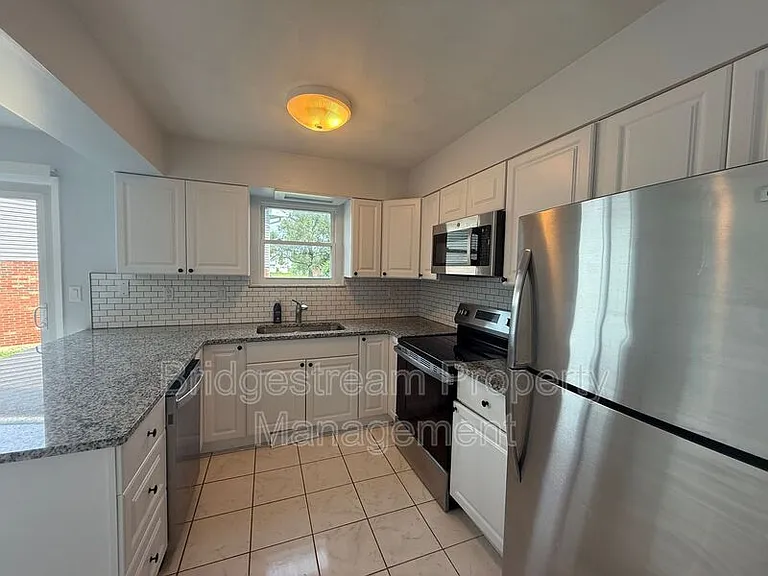 3851 Hillsboro Dr — Photo 9