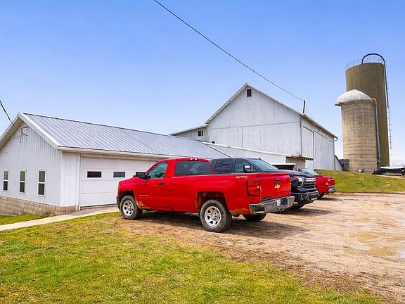 4th image of 2862 Snyder Rd