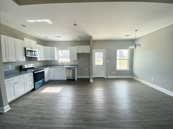 4th image of 34 Cole Dr