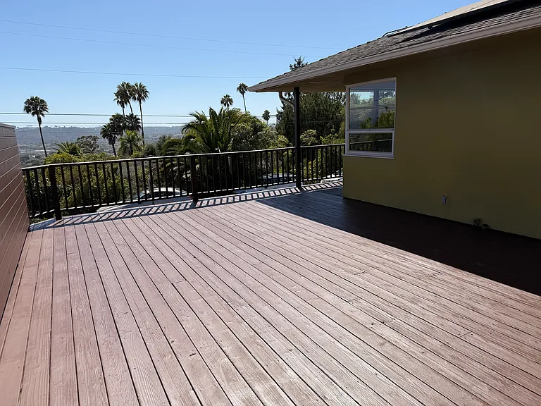 Huge Entertaining Deck