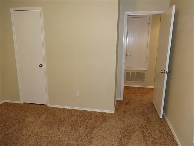 1120 Boxwood Dr — Photo 9