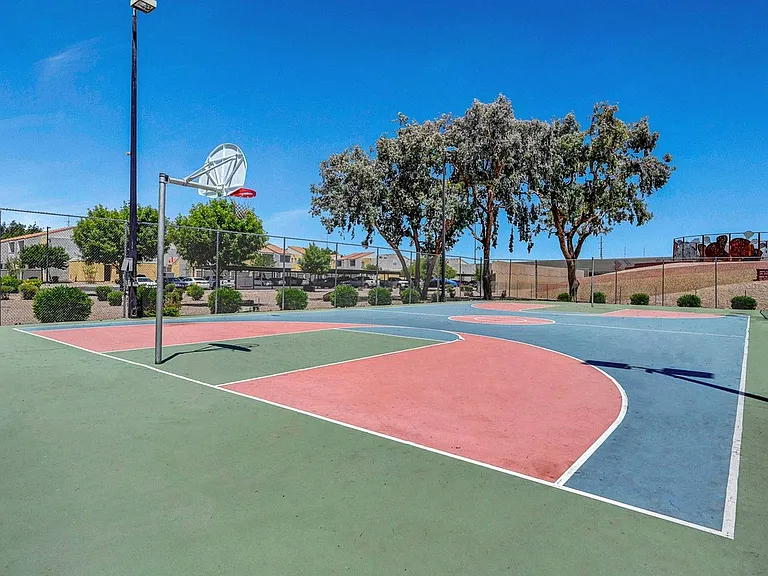 Park at Spring Valley — Photo 4