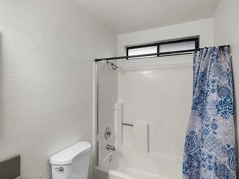 995 Matthew Ct — Photo 23