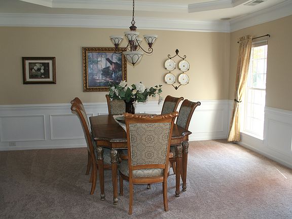 Beautiful spacious dining 