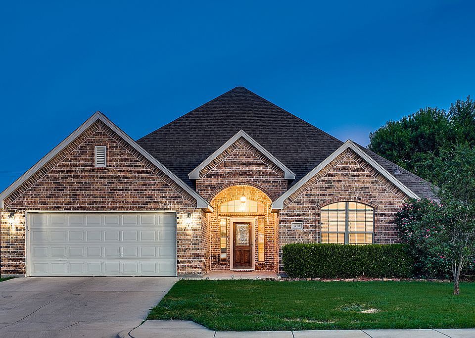 1st image of 372 Lockwood Ln