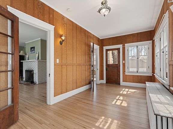 5th image of 116 11th Ave NW