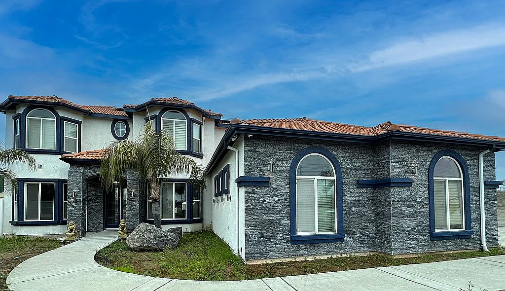 11027 N Stanford Ave photo 1