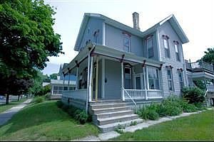 4th image of 622 Fairview Ave NE #4