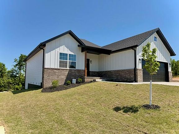 2nd image of 1209 W Pebblebrooke Drive