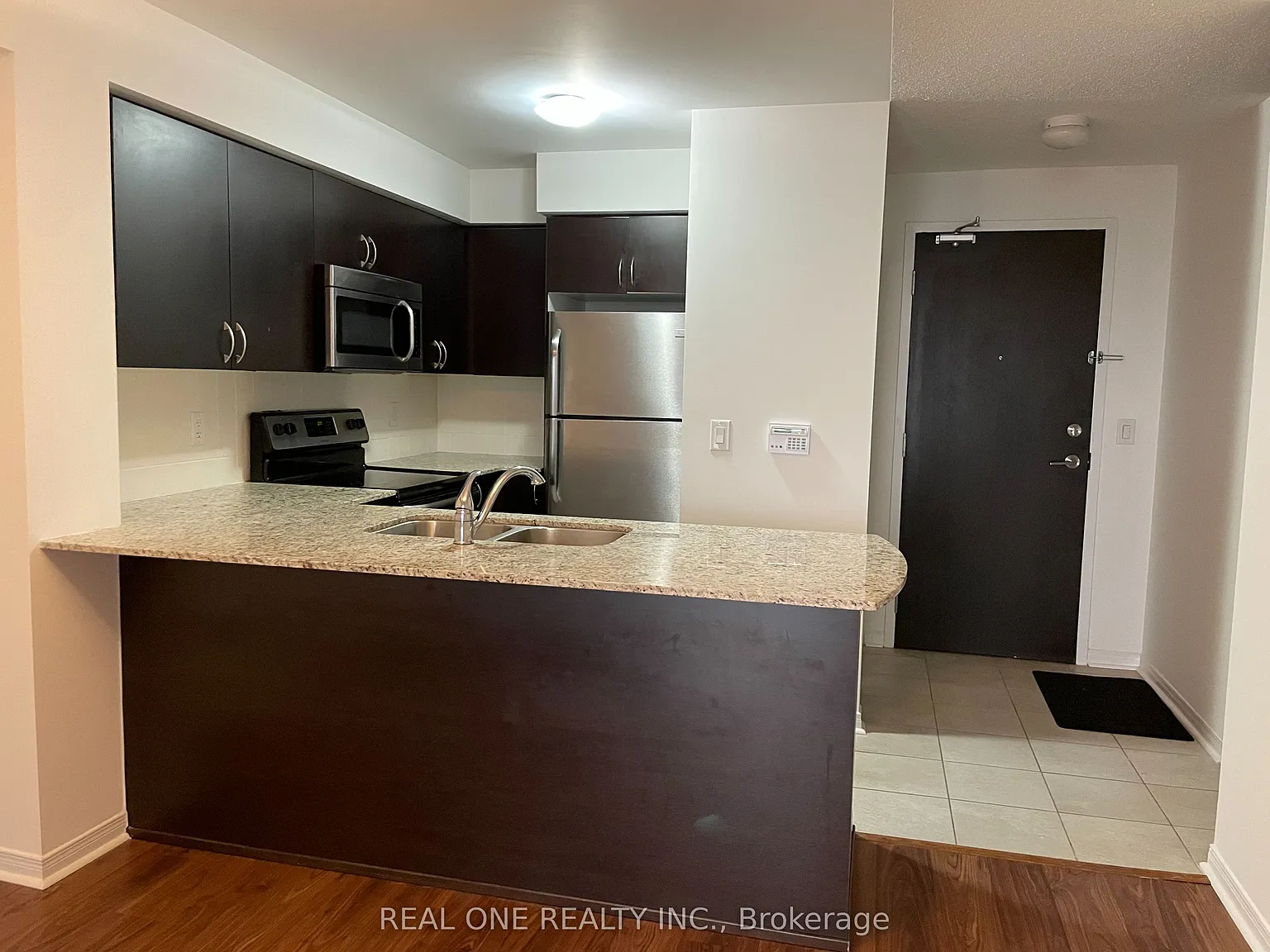 75 King William Cres — Photo 3