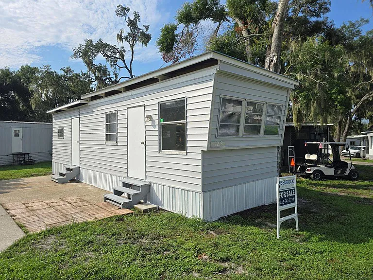 11213 Arlene Ave #I06 — Photo 2