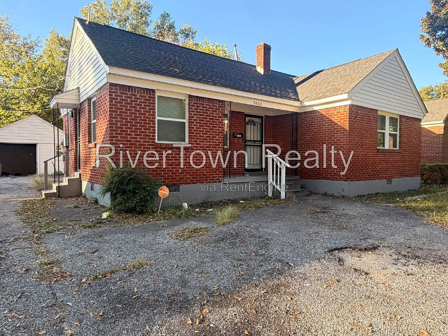 2 bed, 1.0 bath, 890 sqft, $1,095 — Photo 2