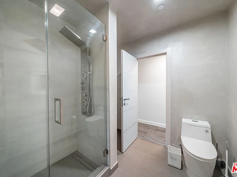 5010 Fulton Ave — Photo 31