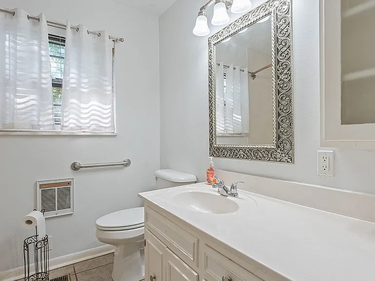476 N Oliver Ave — Photo 11