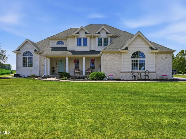 808 Pine Valley Dr, Bowling Green, OH 43402