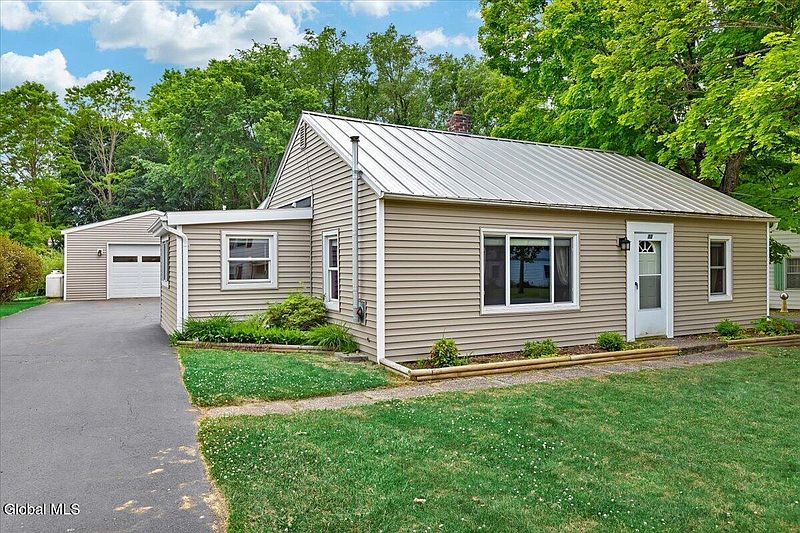 3rd image of 10 Westbrook Drive