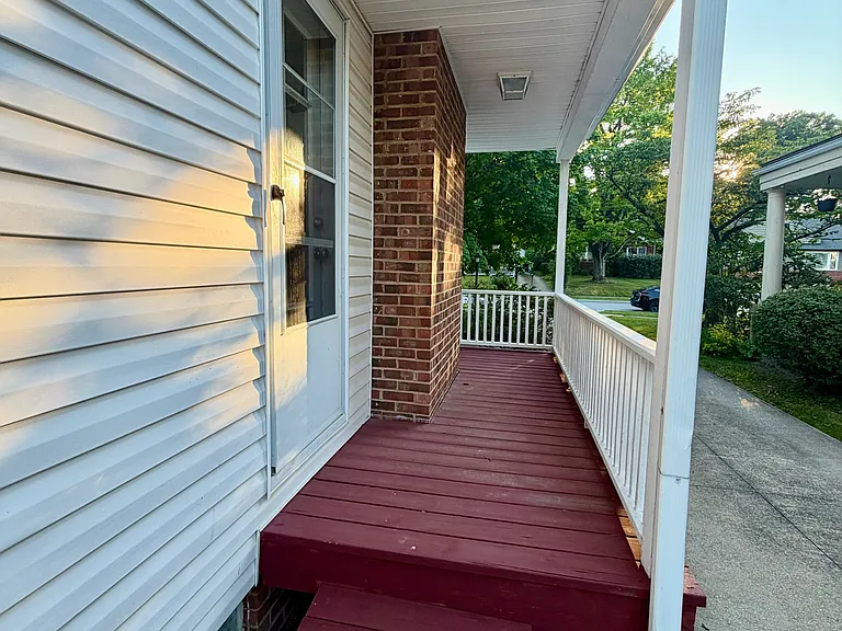 1561 Maywood Rd — Photo 2