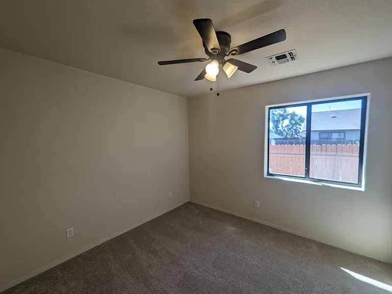211 N Heritage Ln — Photo 13