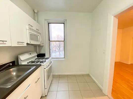 Rented by A&E Real Estate Management | media 20