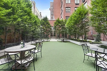 Rented by R New York