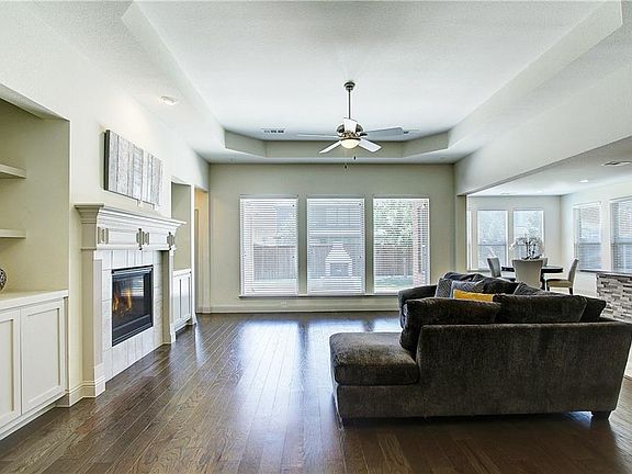 3rd image of 1009 Benbrook Trl
