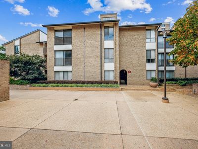 18 Monroe St APT 301, Rockville, MD, 20850