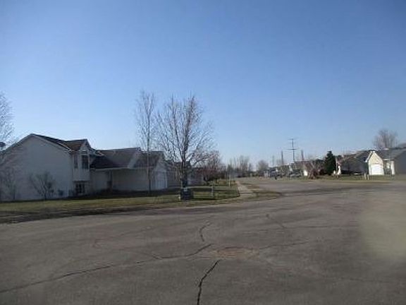 Exterior Neighborhood (street photo)