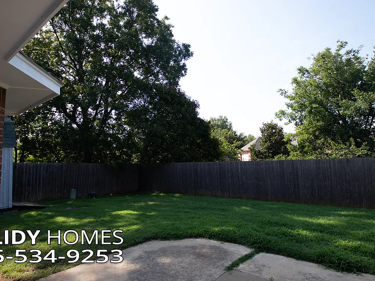 5004 SE 52nd St — Photo 33