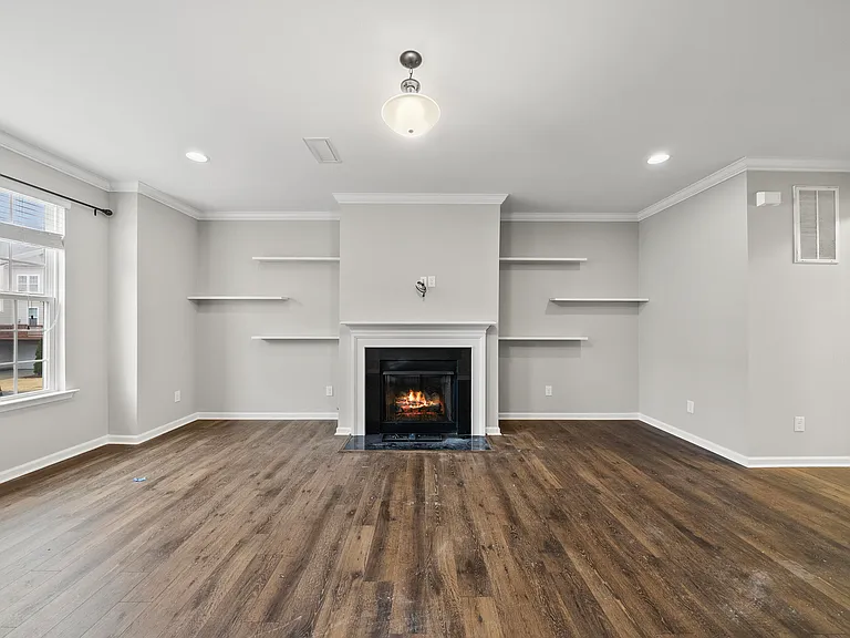 313 Great Northern Sta — Photo 13